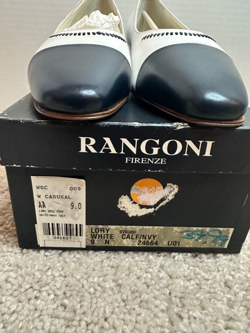 Rangoni White Leather Flats with Navy blue Cap Toe, size 9 AA, New in Box - Picture 8 of 8
